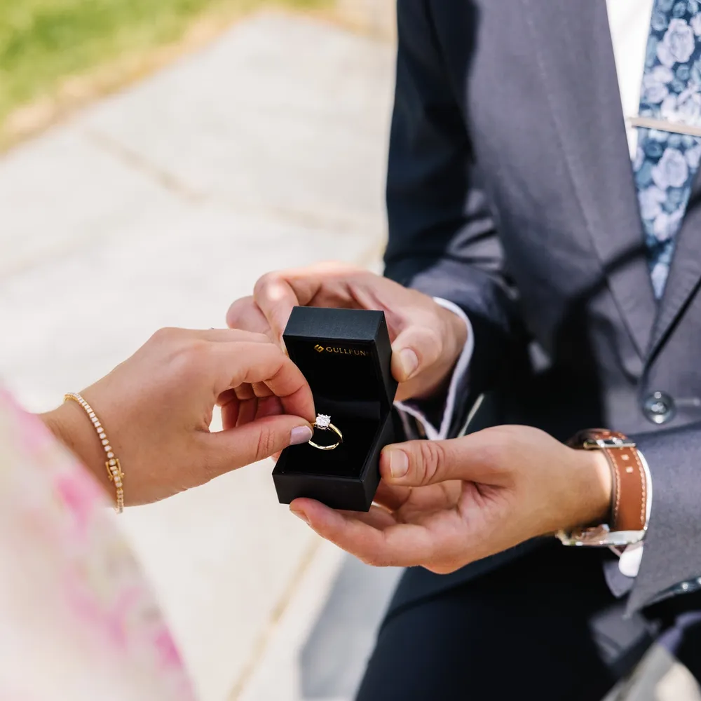 Forlovelsesring med diamant