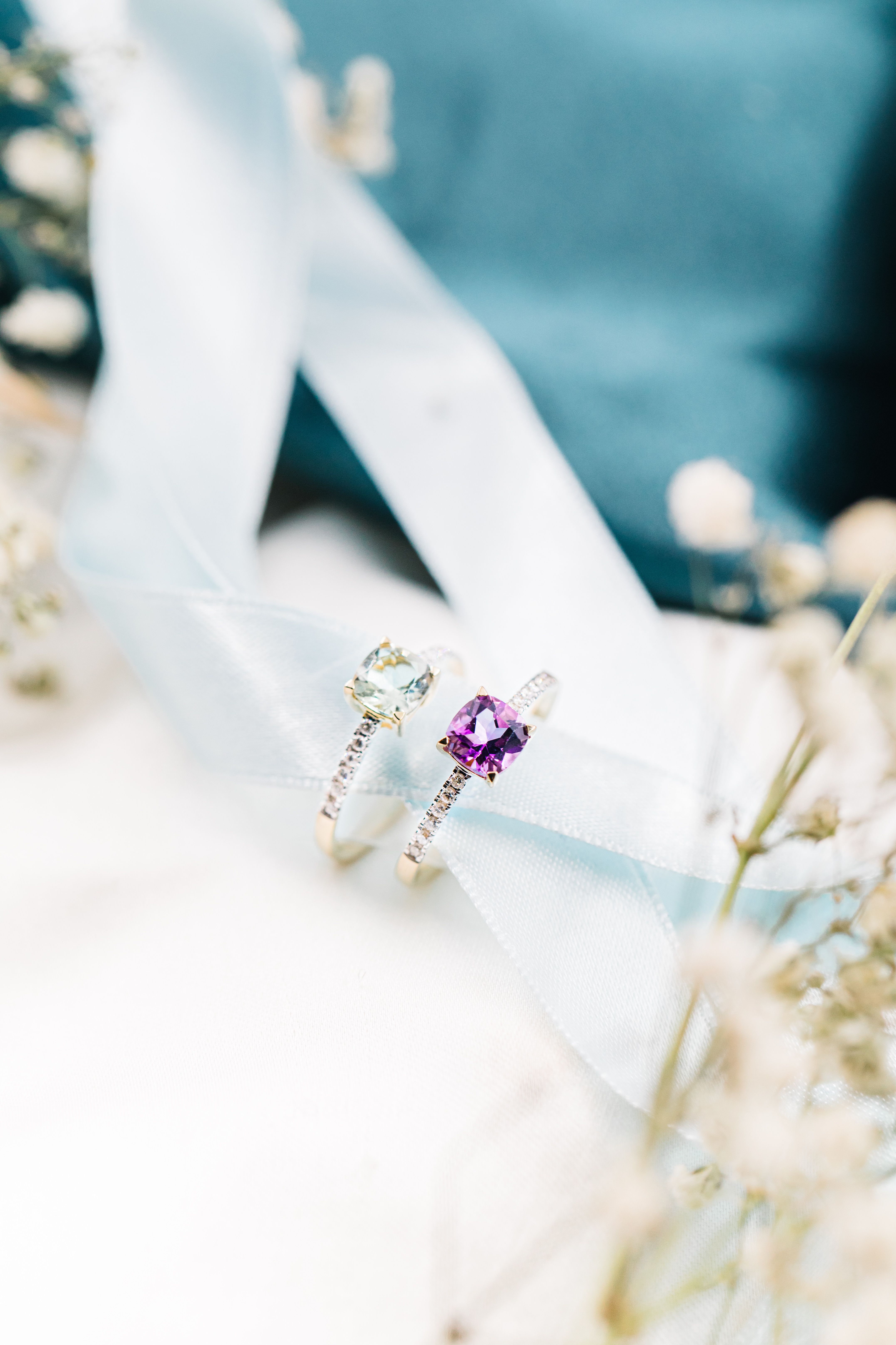 Aurora ringer med diamanter og andre edelstener