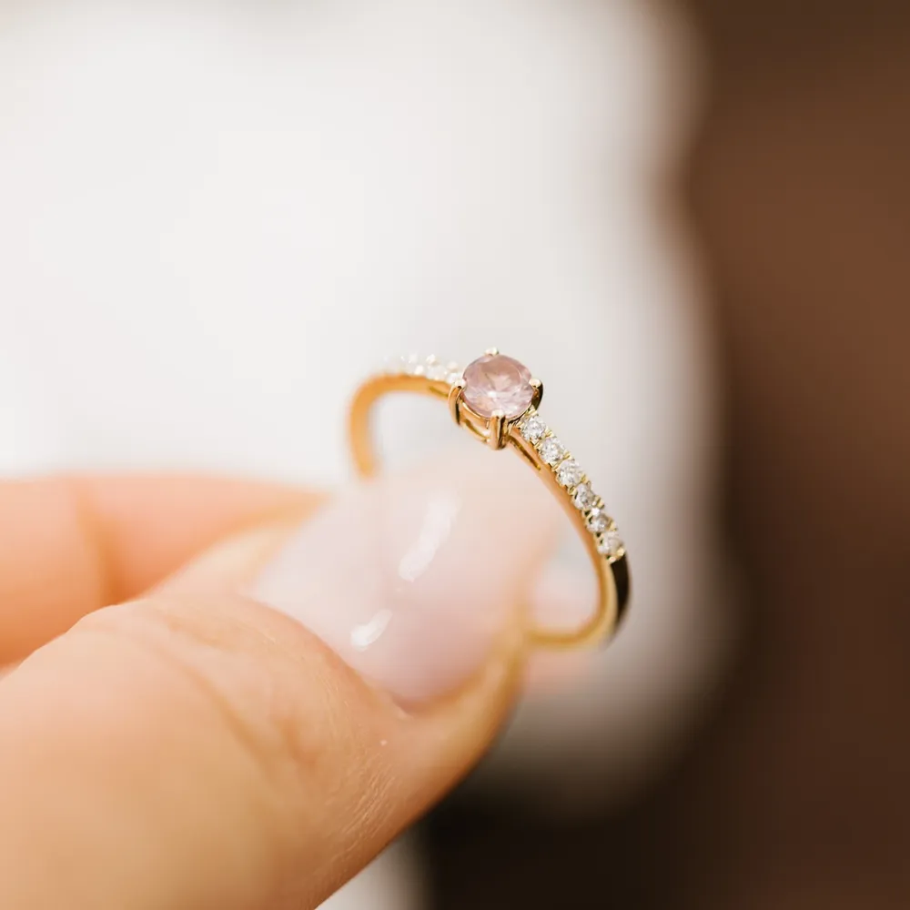 Diamantring med granat edelsten