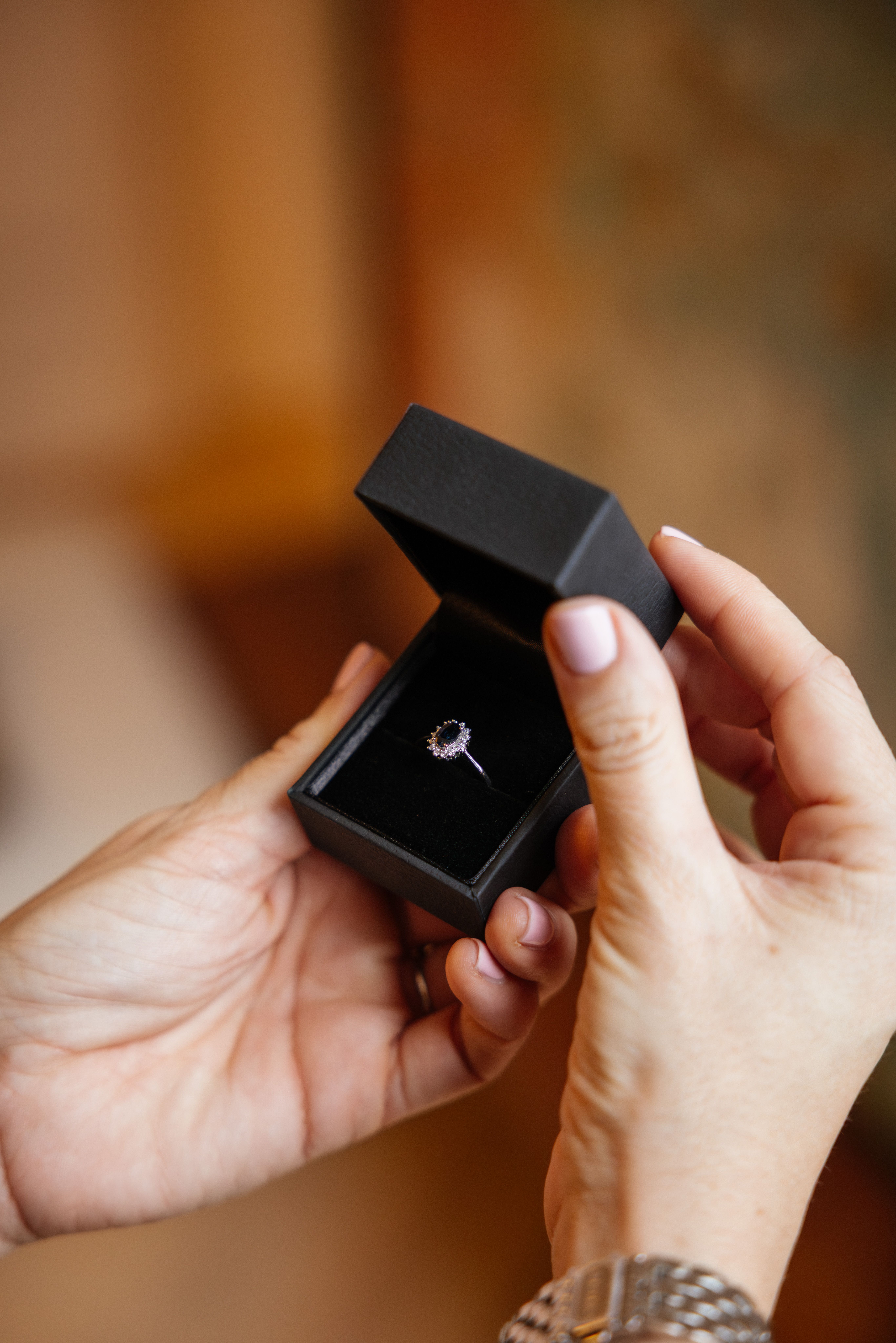 Ring med safir og diamanter