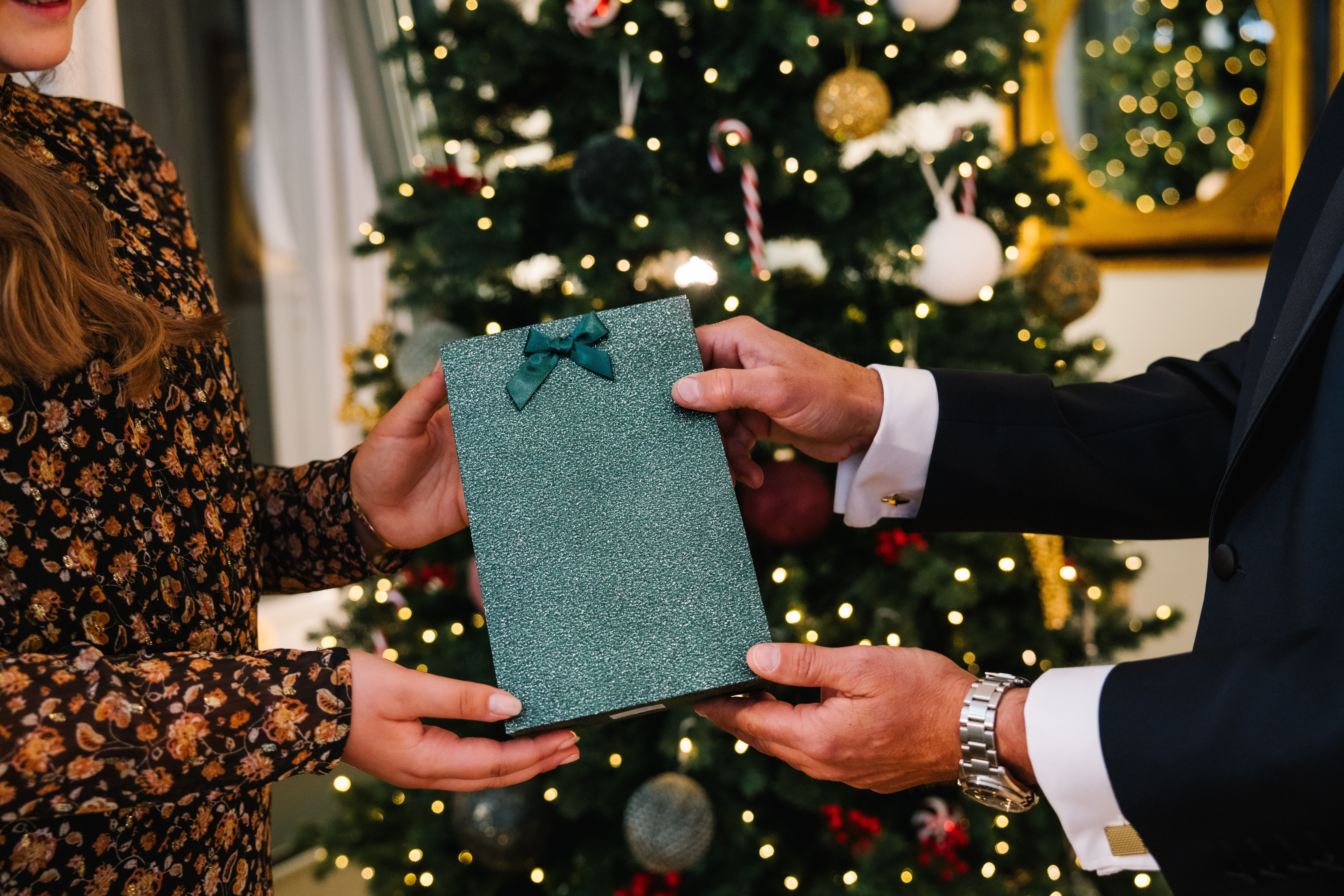 Gave i glitrende gavepose fra Gullfunn