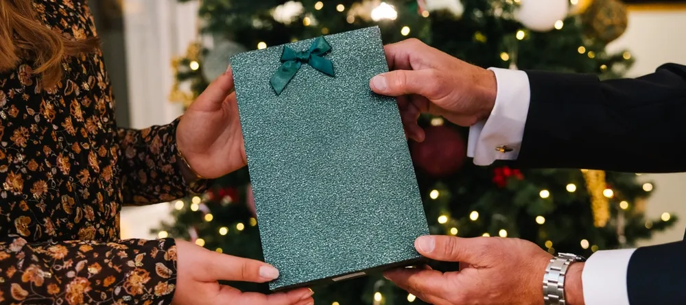 Gave i glitrende gavepose fra Gullfunn