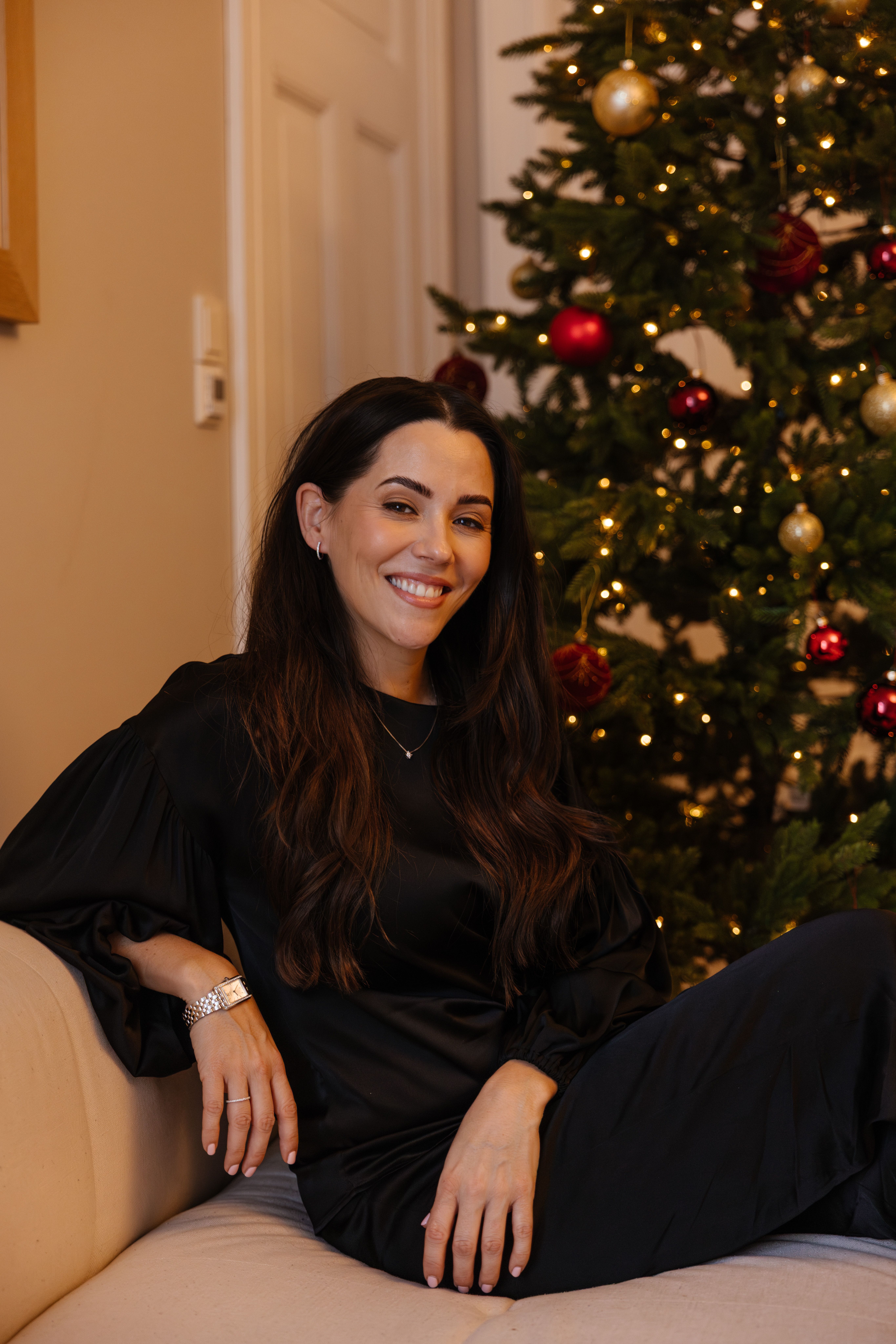 Marion Ravn med smykker fra Gullfunn