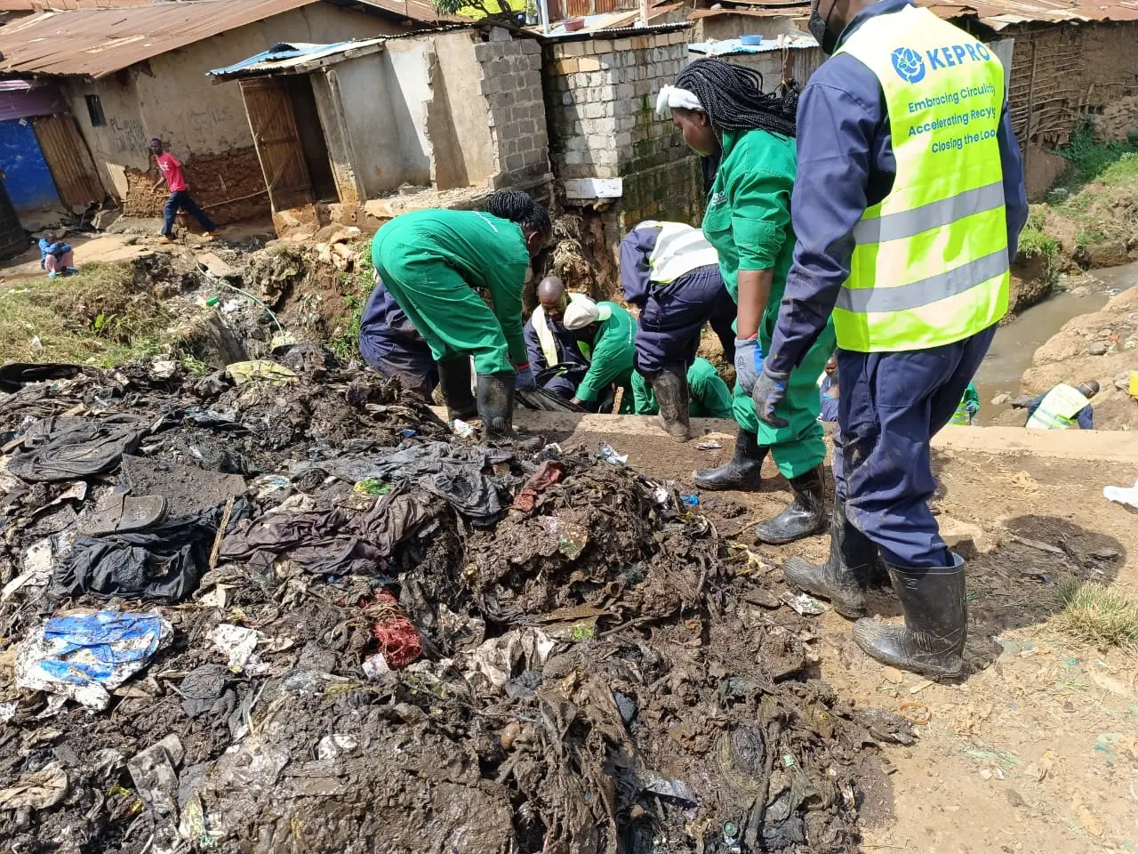 Field report gallery image 2: Day 1 of 3 for KAPRO & PAKPRO Ngong River Clean Up.