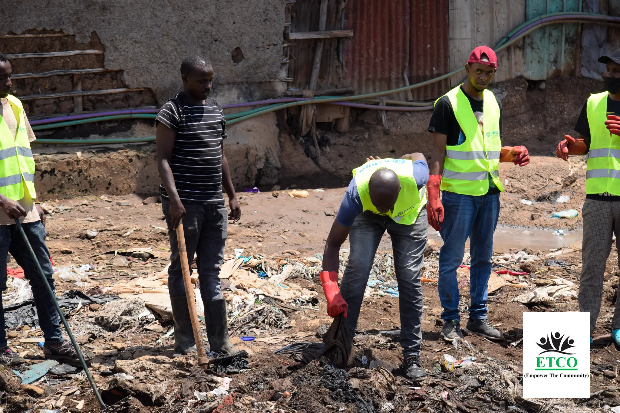 Field report gallery image 1: Sensitization & Clean-Up