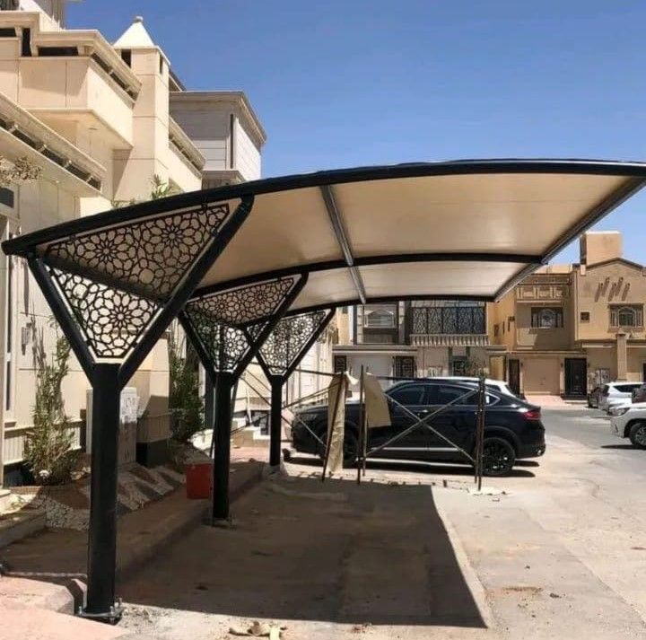 تفصيل مظلة سيارات كابولي بزخارف إسلامية ليزر على الأعمدة بمكة
