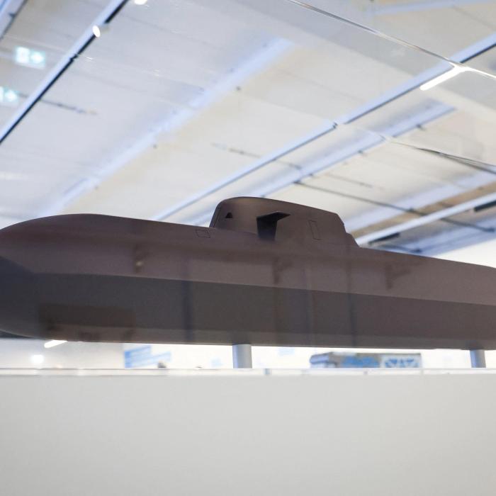 2S8NC81 Kiel, Germany. 20th Jan, 2025. A submarine model of the HDW Class 212CD series can be seen in the Oceanworld visitor center at the shipyard of Thyssenkrupp Marine Systems (TKMS)