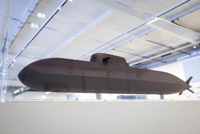 2S8NC81 Kiel, Germany. 20th Jan, 2025. A submarine model of the HDW Class 212CD series can be seen in the Oceanworld visitor center at the shipyard of Thyssenkrupp Marine Systems (TKMS)