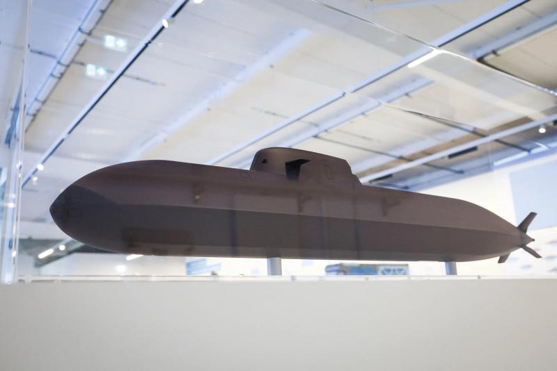 2S8NC81 Kiel, Germany. 20th Jan, 2025. A submarine model of the HDW Class 212CD series can be seen in the Oceanworld visitor center at the shipyard of Thyssenkrupp Marine Systems (TKMS)