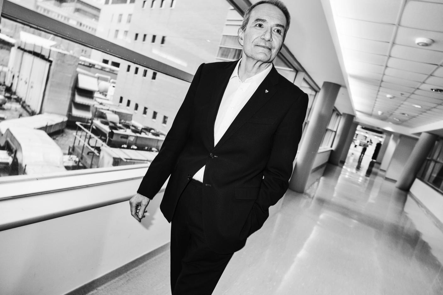 Kevin Smith walks down a hallway at Toronto's University Health Network. 