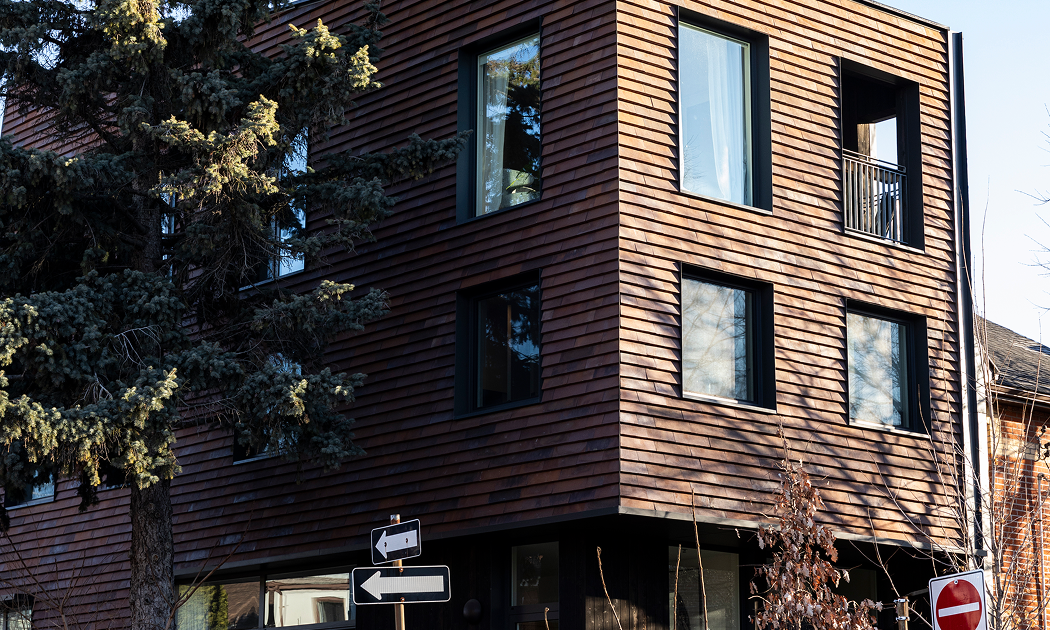 Ulster House in Toronto Living Exterior