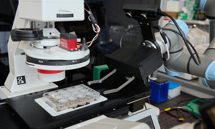 Devices and samples at the Human Organ Mimicry self-driving lab.
