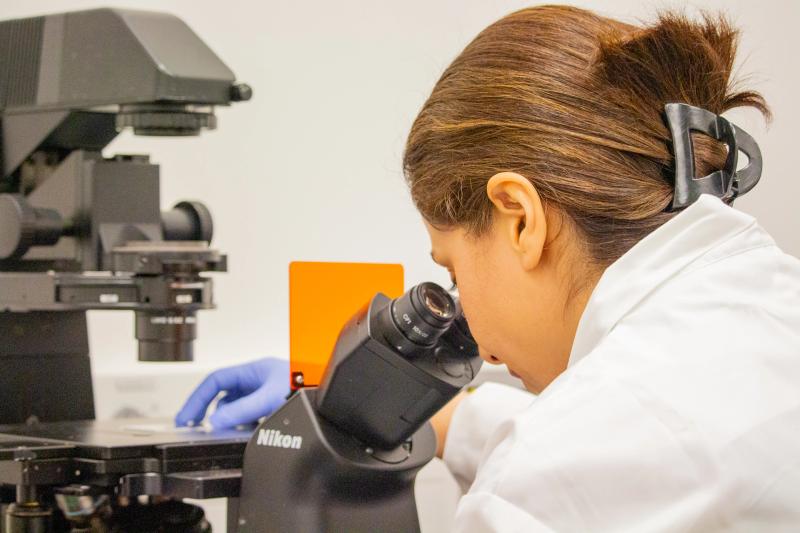 Mahla Poudineh has watched her mother, who has Type 2 diabetes, grapple with the reality of keeping tabs on her glucose with pinpricks and blood tests.
