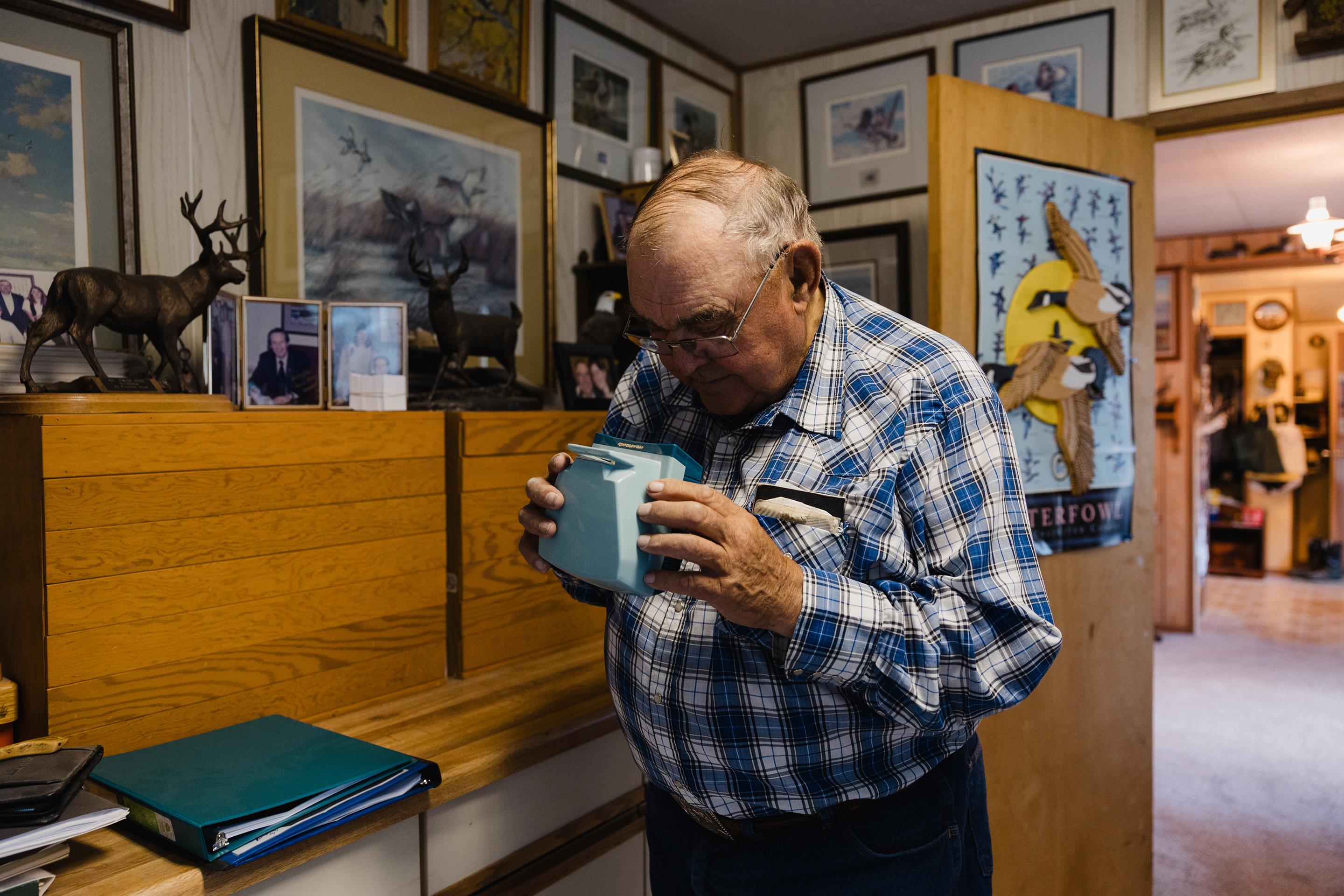 Lorne Scott looking at a bluebird photo