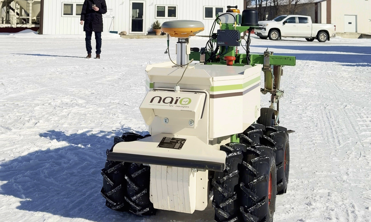 OZ440 Robot moving towards camera