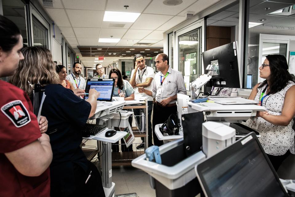 Dr. Prakesh Shah speaking to a group of healthcare workers at Mount Sinai Hospital.