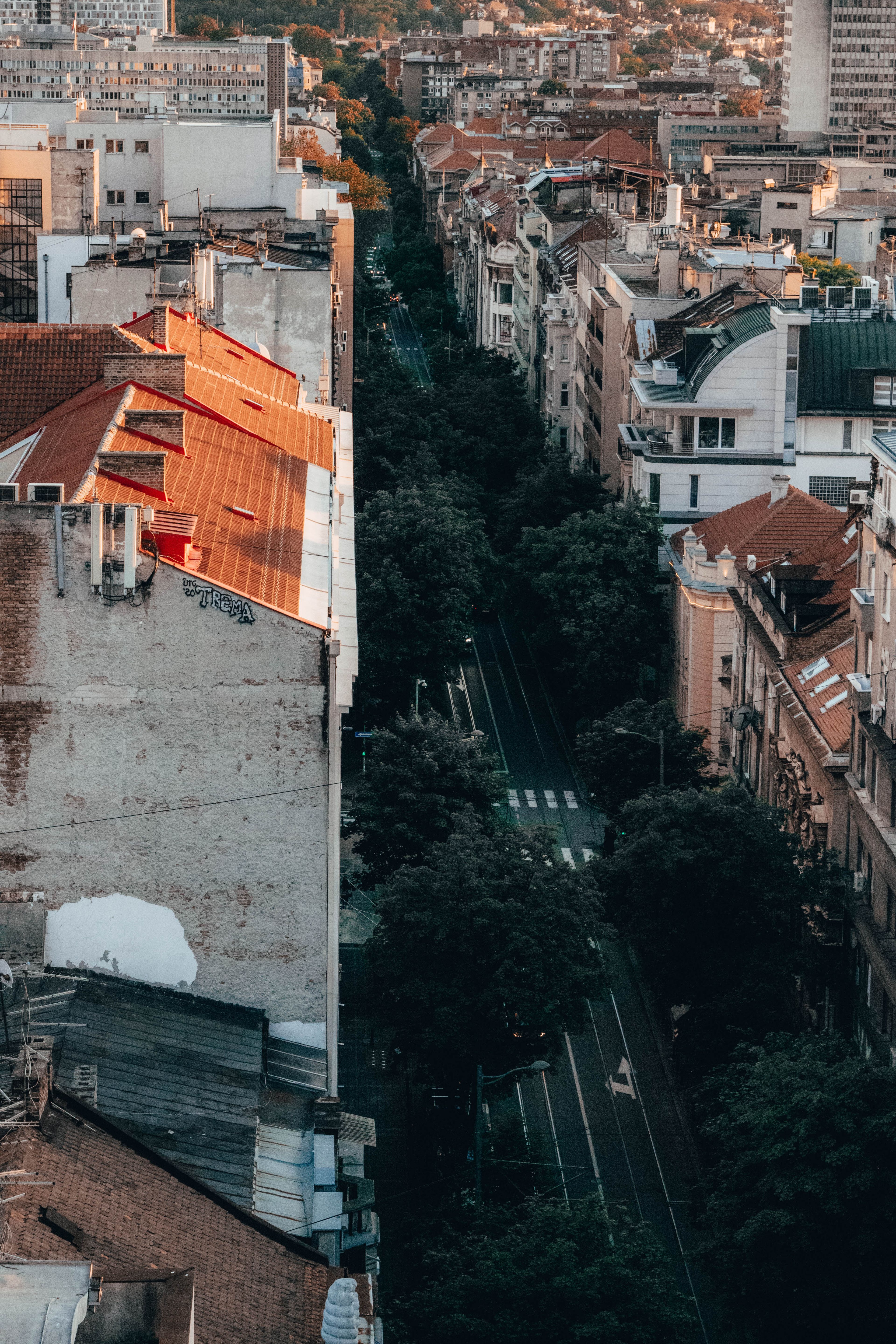 Uknjižen namešten stan u Zemunu sa terasom