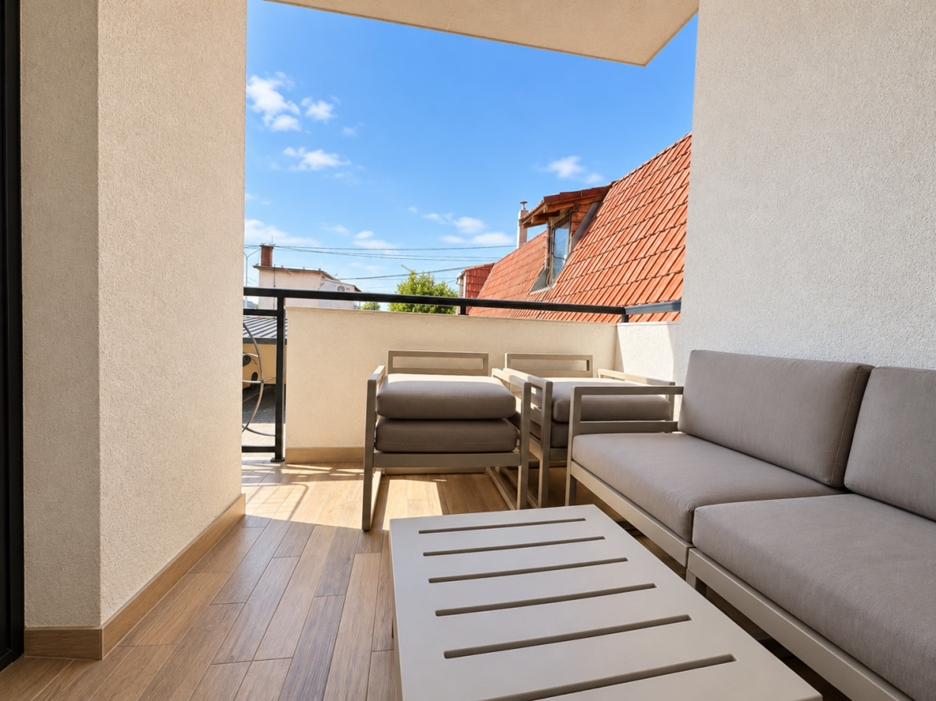Luxury two-bedroom apartment in Pregrevica with parking