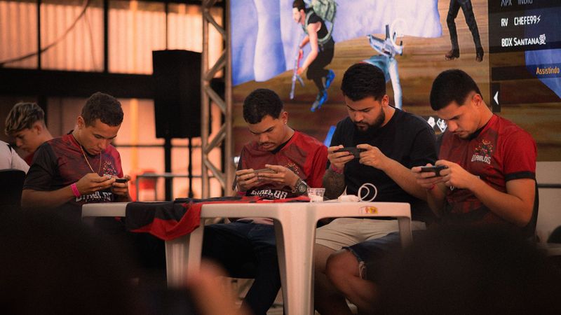 Free Fire LATAM expulsa jugadores por racismo y sabotaje
