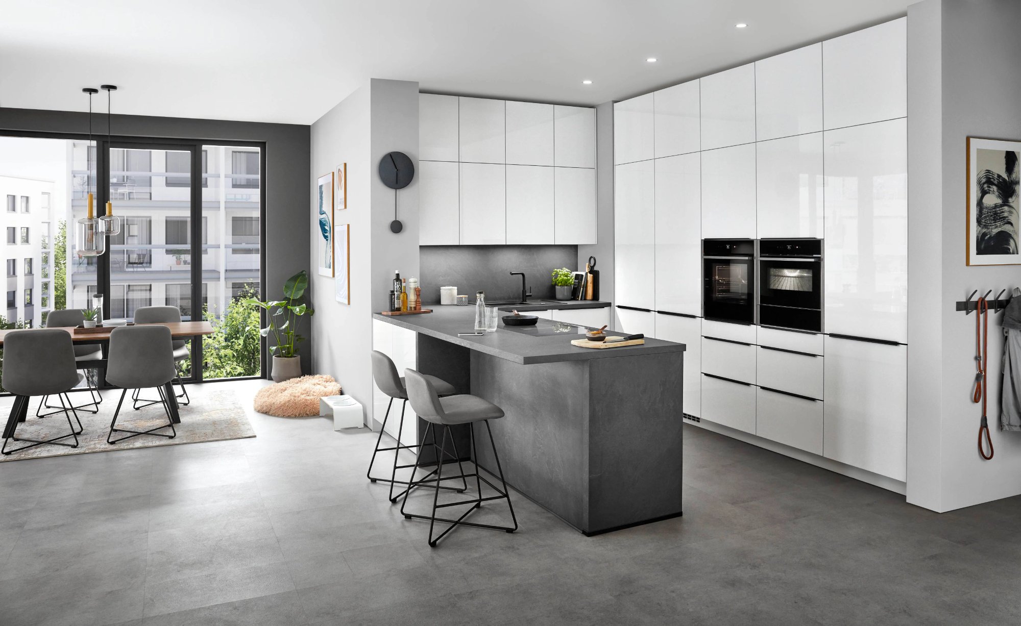 Nobilia Novalux 516 witte hoogglans keuken met eiland en eethoek