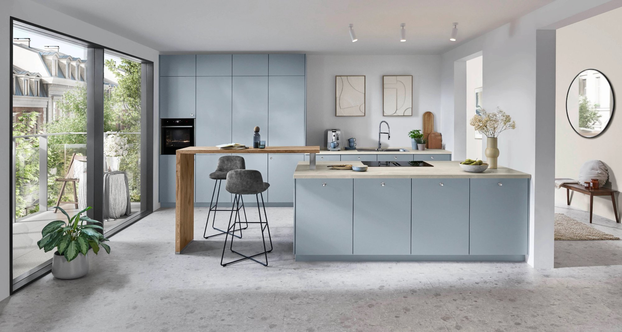 Nobilia Senso 485 keuken in staalblauwe matte fronten met eiken hoge kasten en eiland