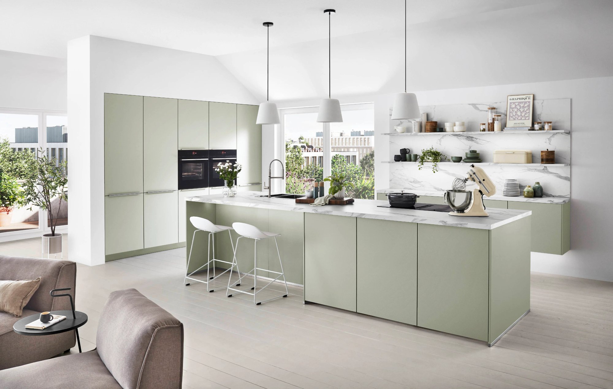 Nobilia Senso 494 saliegroen greeploze eilandkeuken met marmerlook werkblad