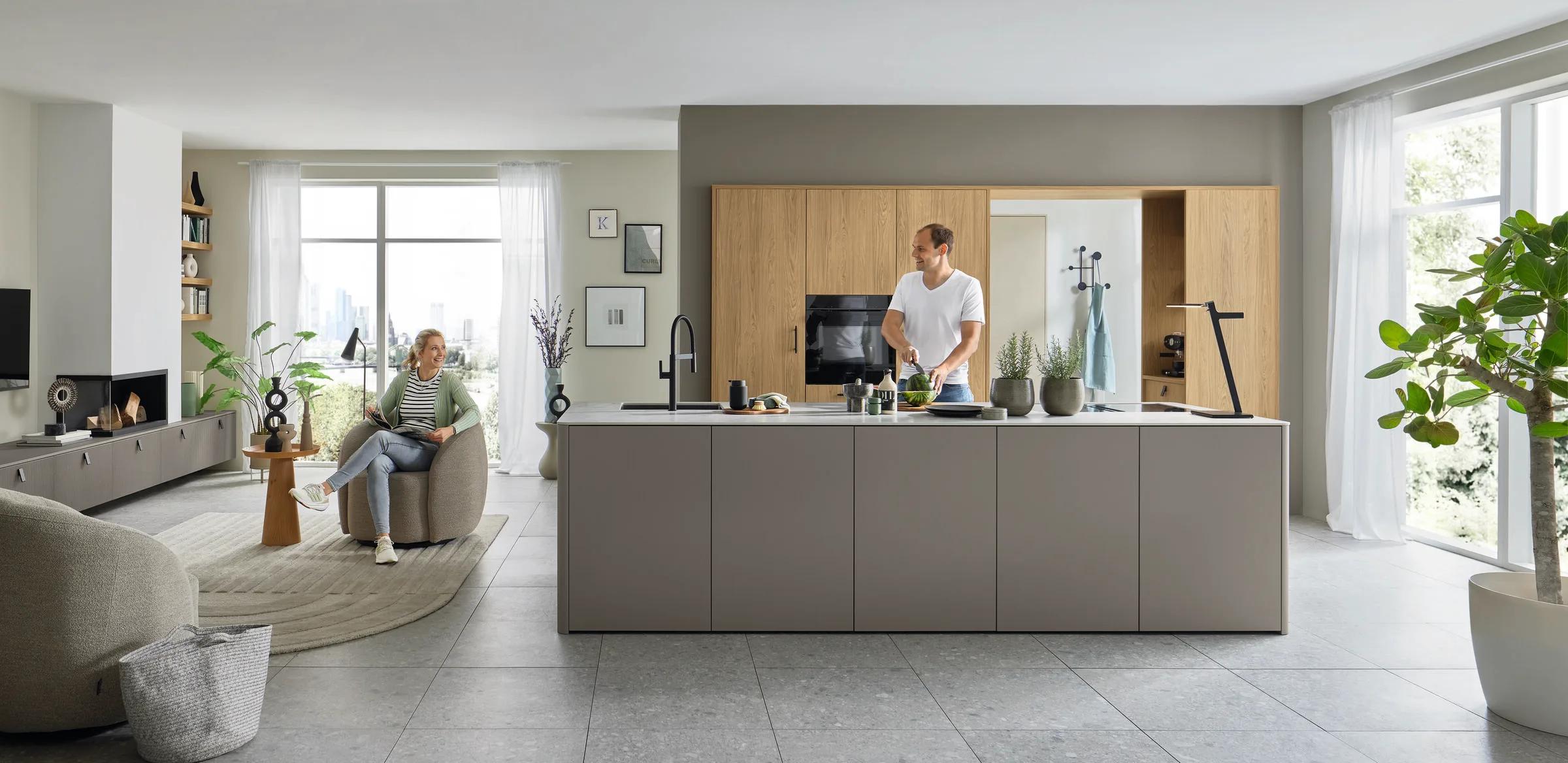 Ballerina Arte S 3267 salige greeploze eilandkeuken met eiken en open haard