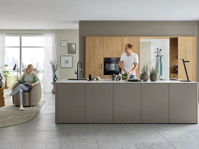 Ballerina Arte S 3267 salige greeploze eilandkeuken met eiken en open haard