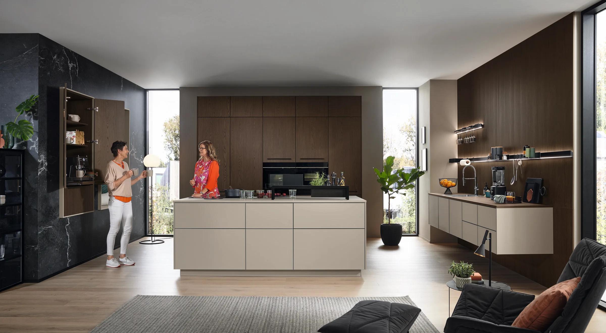 Ballerina Top 1651 Alu Tec 7910 luxe greeploze keuken met donker hout en zwart marmer