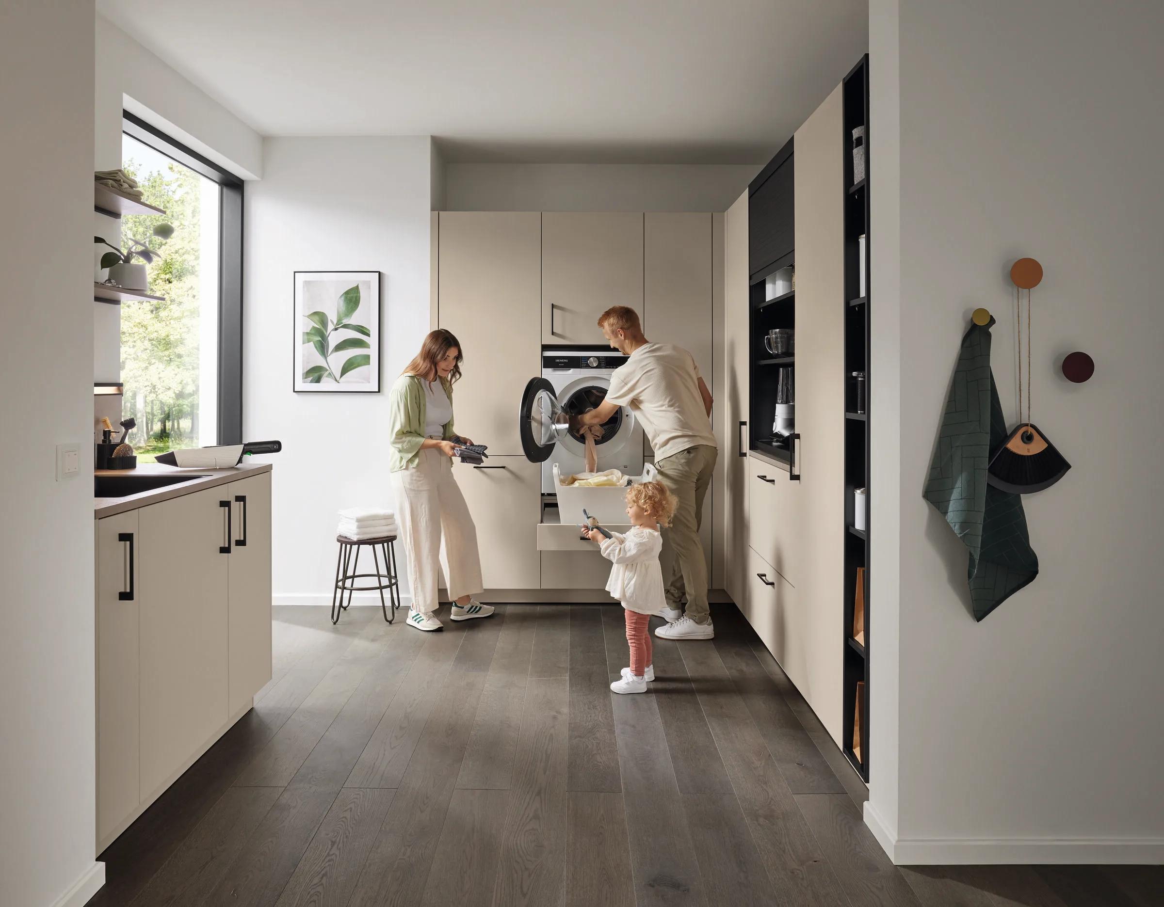 Ballerina Resopal Pro 35031 bijkeuken met ingebouwde wasmachine en roomkleurige matte kasten