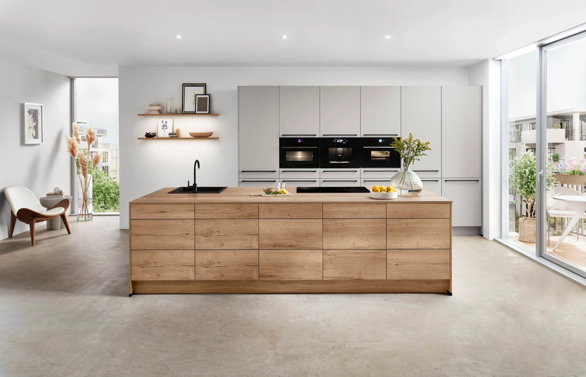 Nobilia Softline 508 eilandkeuken met warm eiken kookeiland en cashmere grijze kastenwand