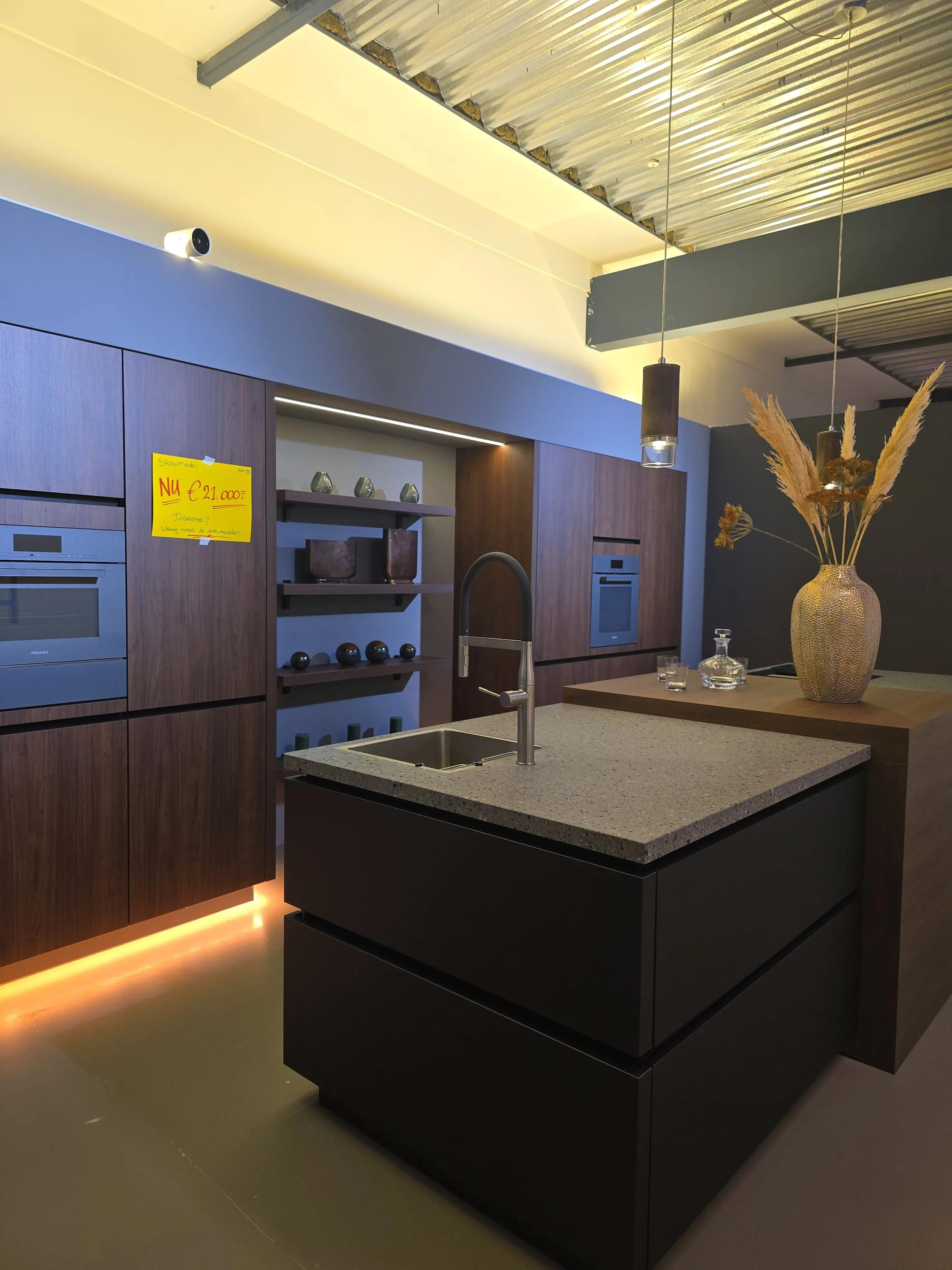 Nobilia Riva Notenhout