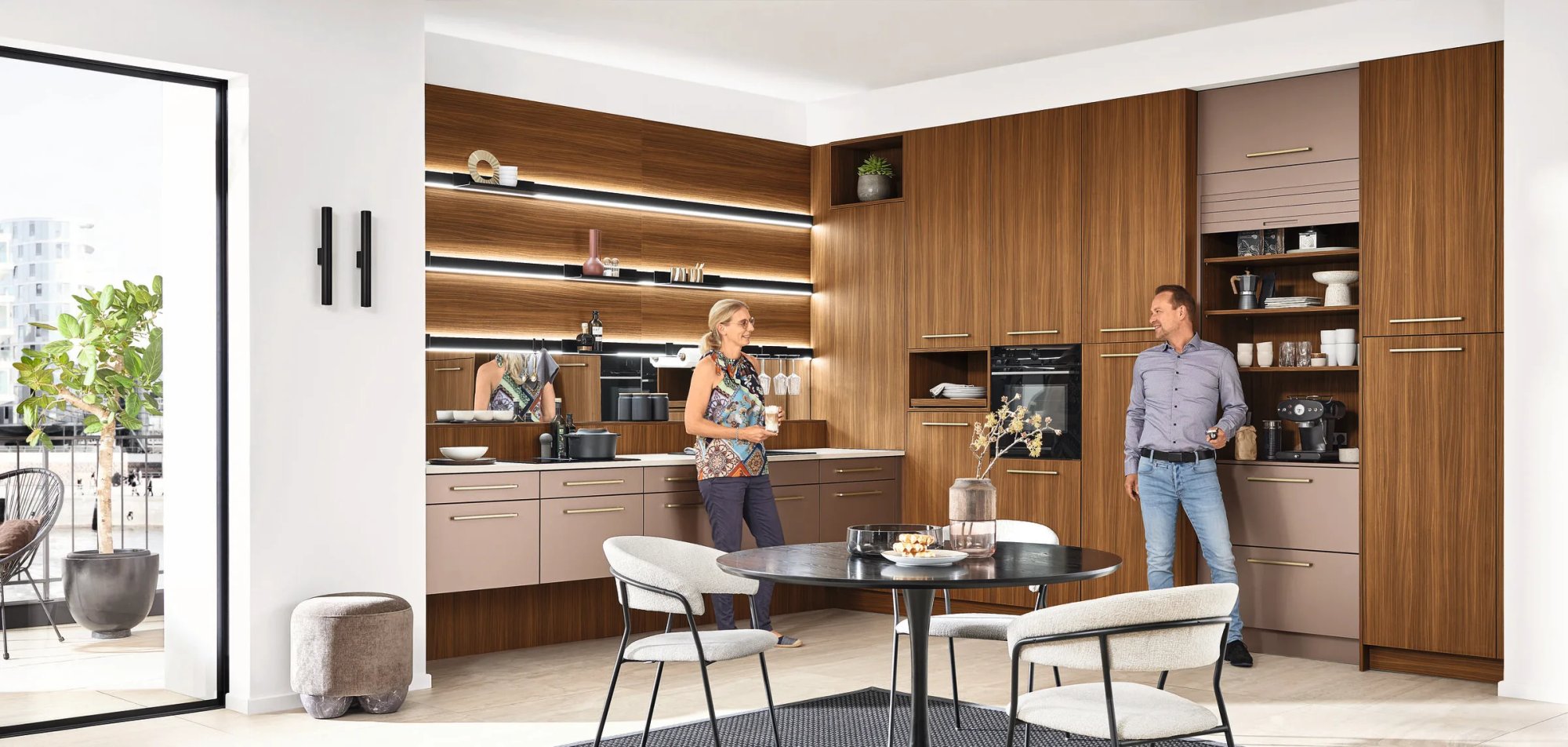 Ballerina Smart M 4691 keuken met warm notenhout en mauve-roze fronten
