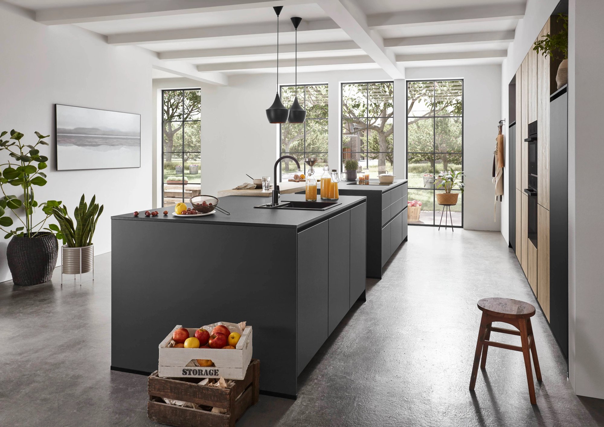 Nobilia Natura 744 grafiet greeploze eilandkeuken met eiken houtdecor, totaaloverzicht