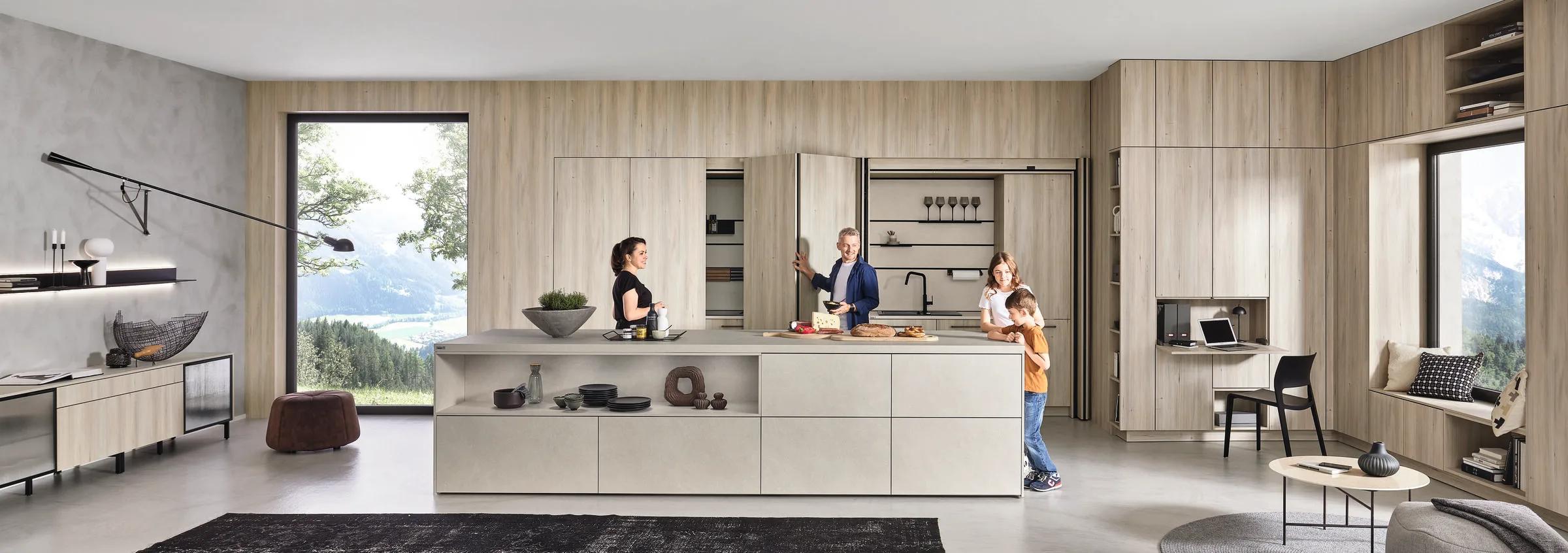 Ballerina Top 1731 Top 1761 eilandkeuken met licht eiken fronten en gezin