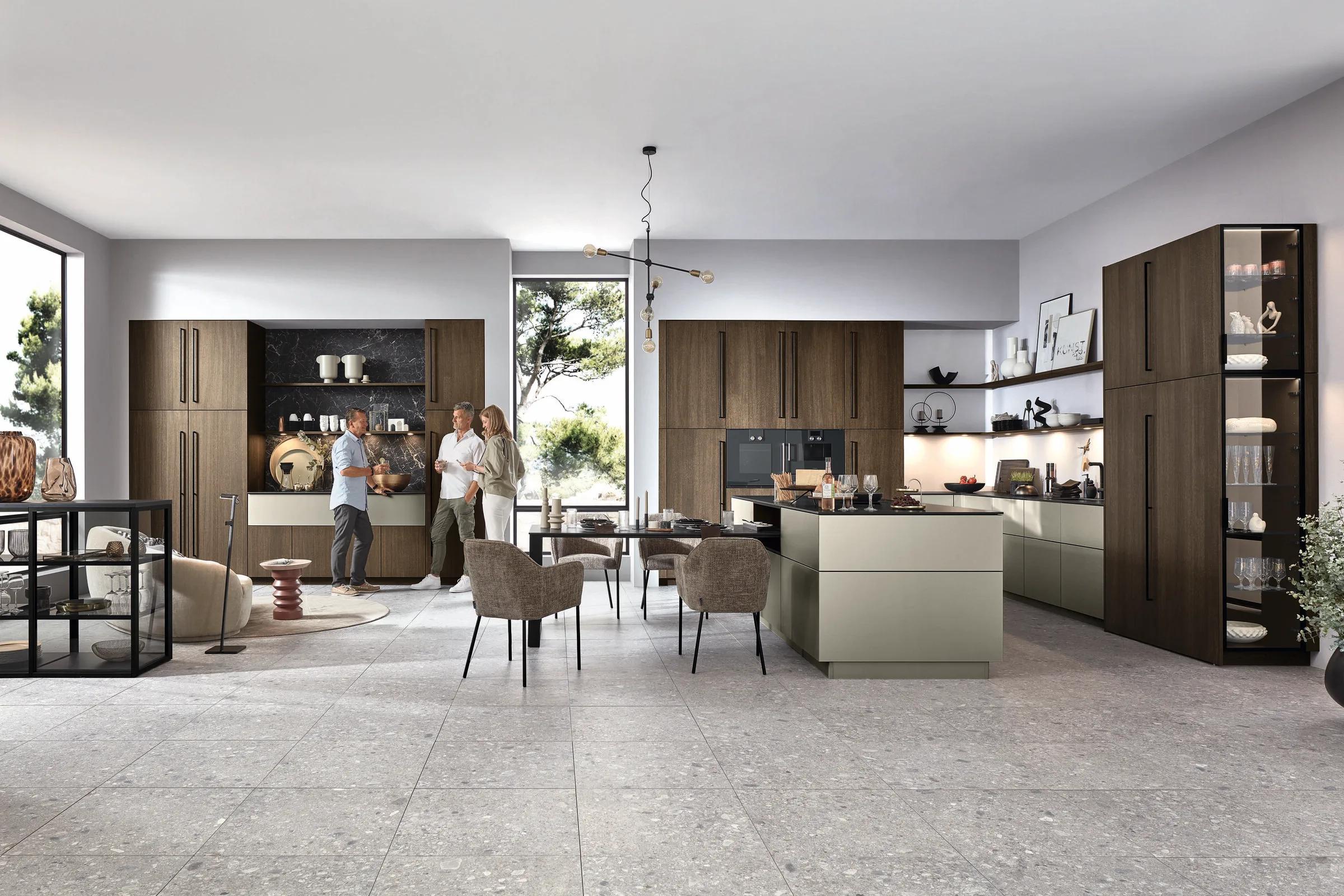 Ballerina Smart M 4676 Tim 6100 open keuken met donker walnoot houtdecor en saliegroen eiland