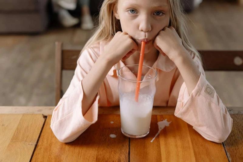 ¿Cuáles son los síntomas de la alergia a la leche de vaca?