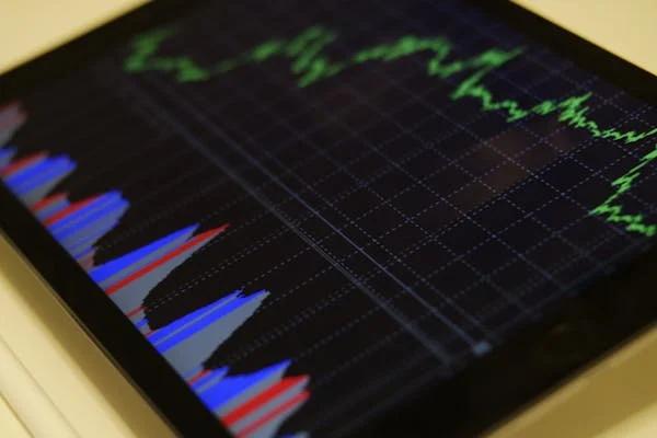 Corporate Advice: Stock Deals – Advantages & Disadvantages