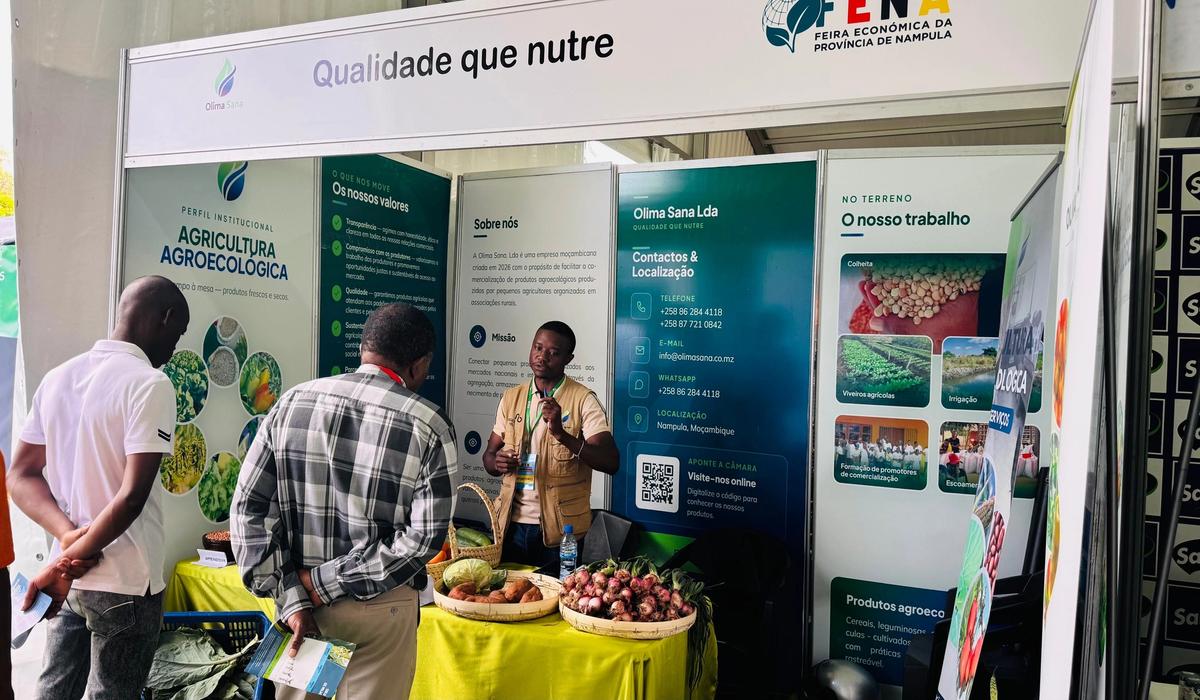 Visitantes no stand da Olima Sana durante a FENA 2026