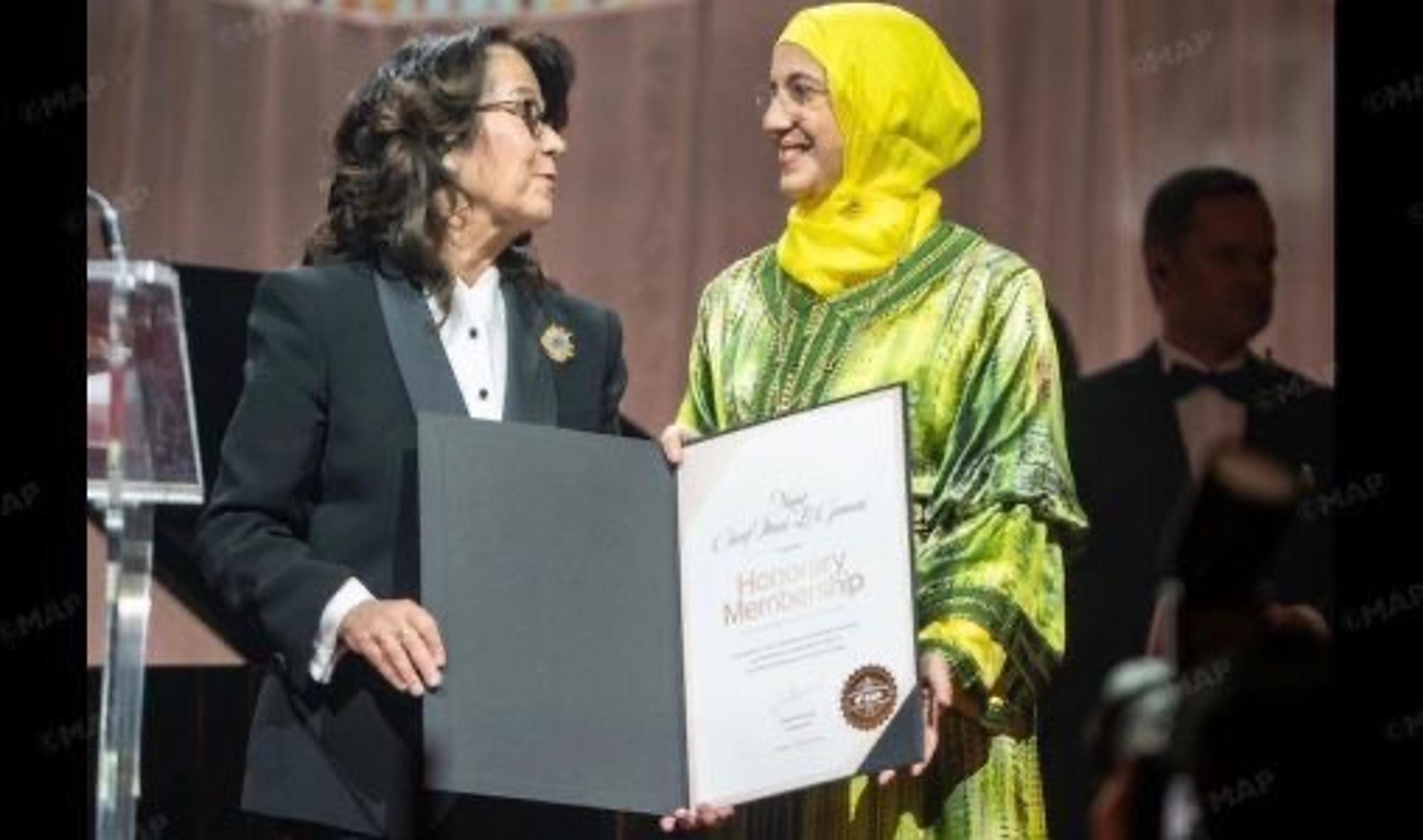 تكريم أوروبي لبروفيسورة مغربية من جامعة القاضي عياض