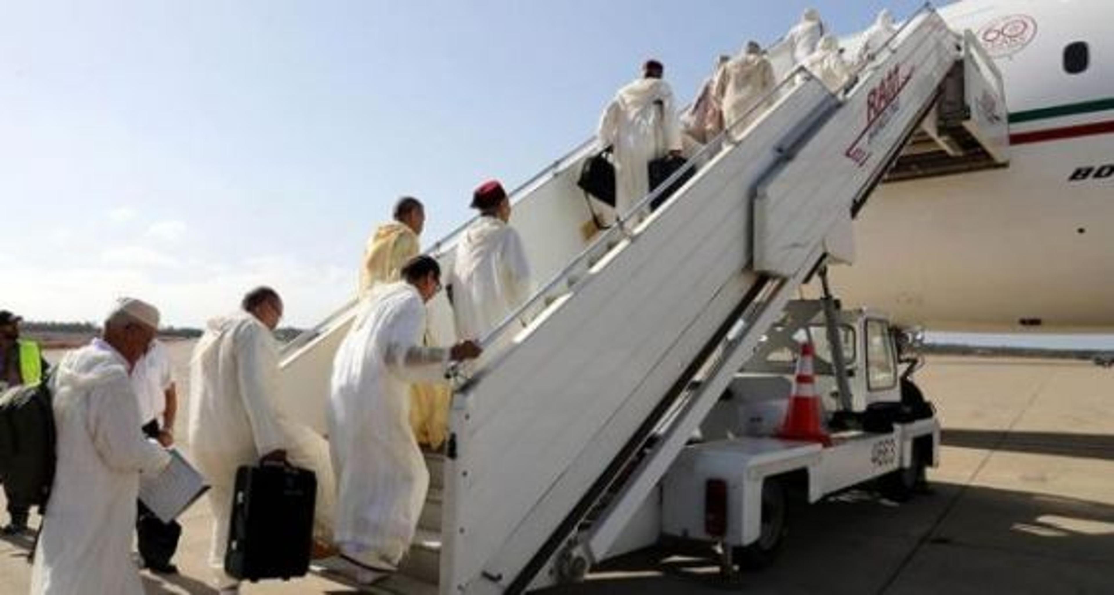 وزارة الأوقاف تدعو الحجاج المغاربة للإحرام في "الجو"