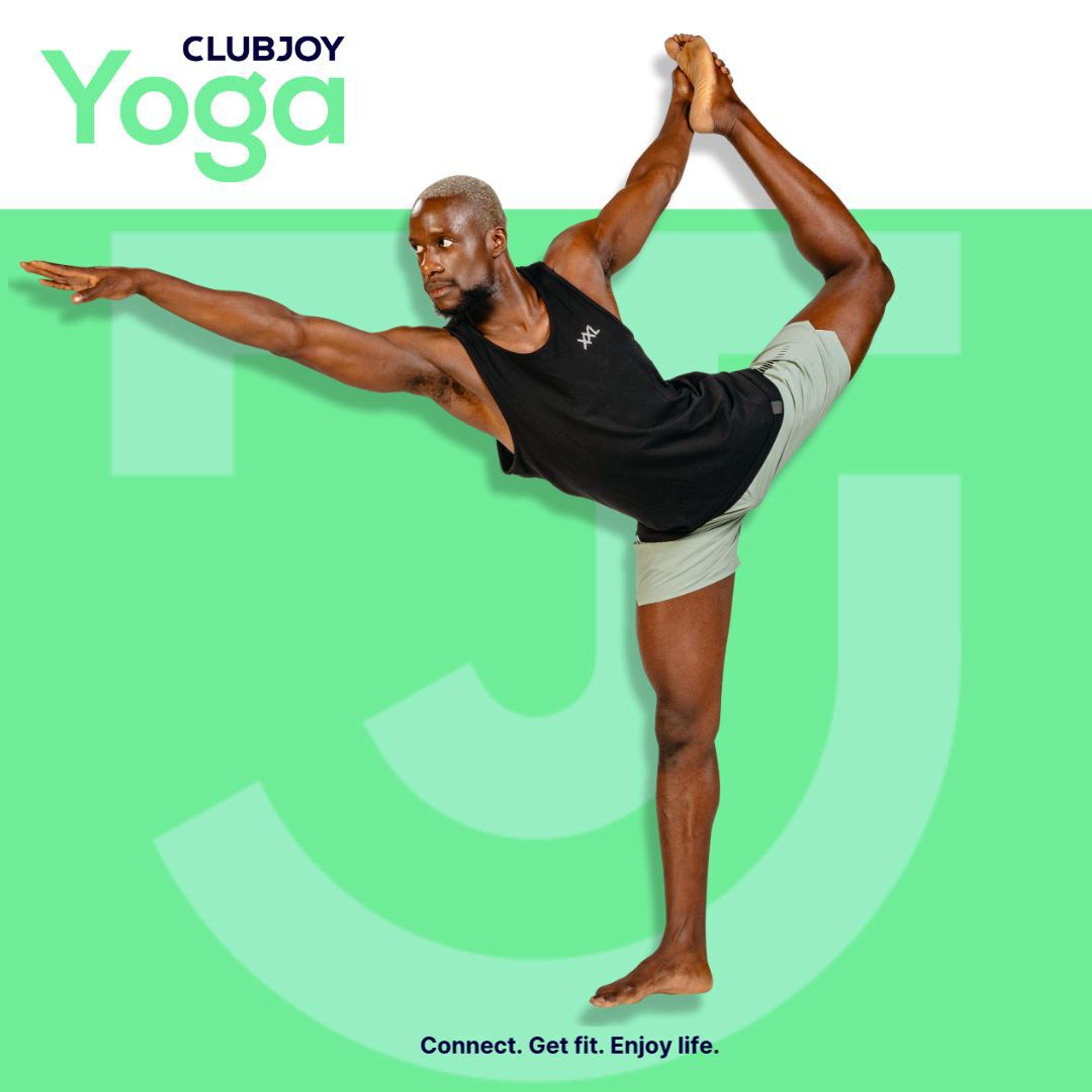 Een man doet een yoga pose op één been, gebruikt voor een Clubjoy Yoga promotie.