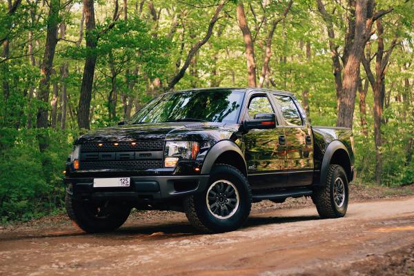Ford F-Series Dominates Pickup Market with 31% Share — Ram Surges 25% with Hemi V8 Return