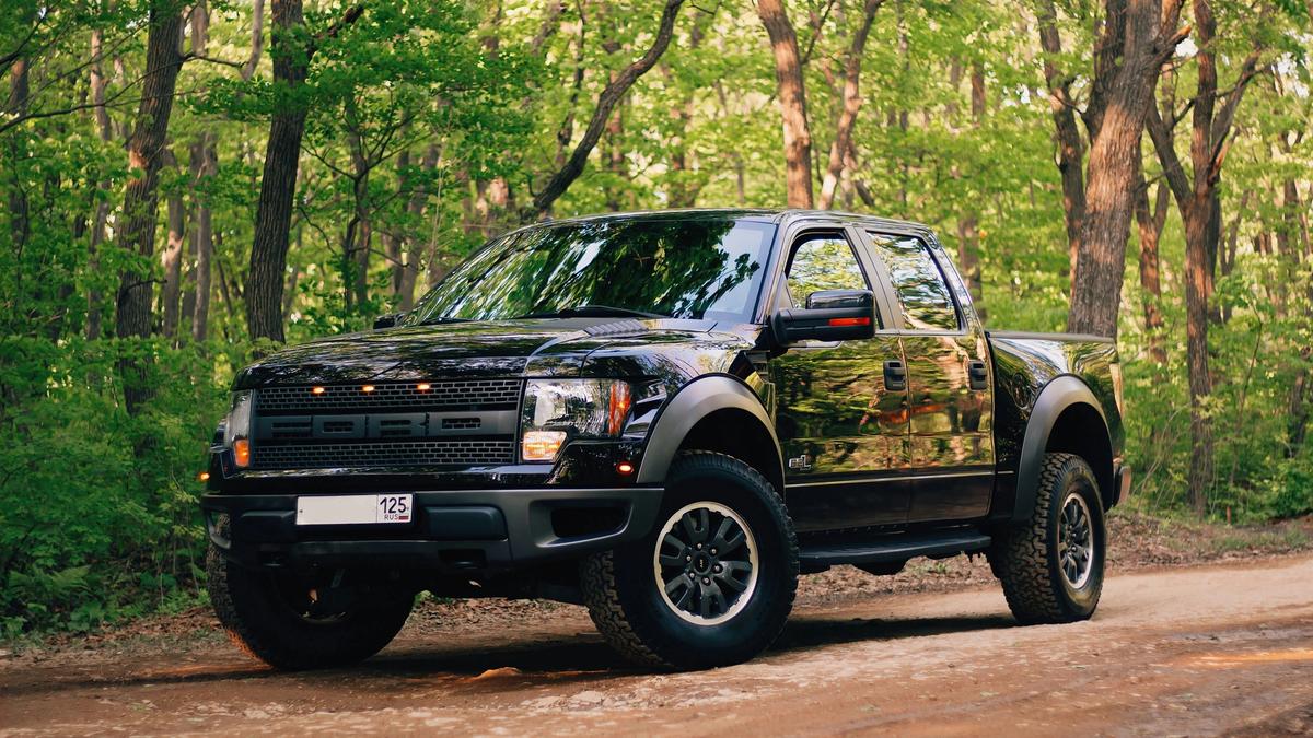 Ford F-Series Dominates Pickup Market with 31% Share — Ram Surges 25% with Hemi V8 Return