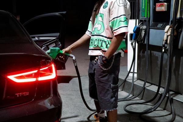 Why Americans Are Trading Trucks for Hybrids as Gas Hits $5