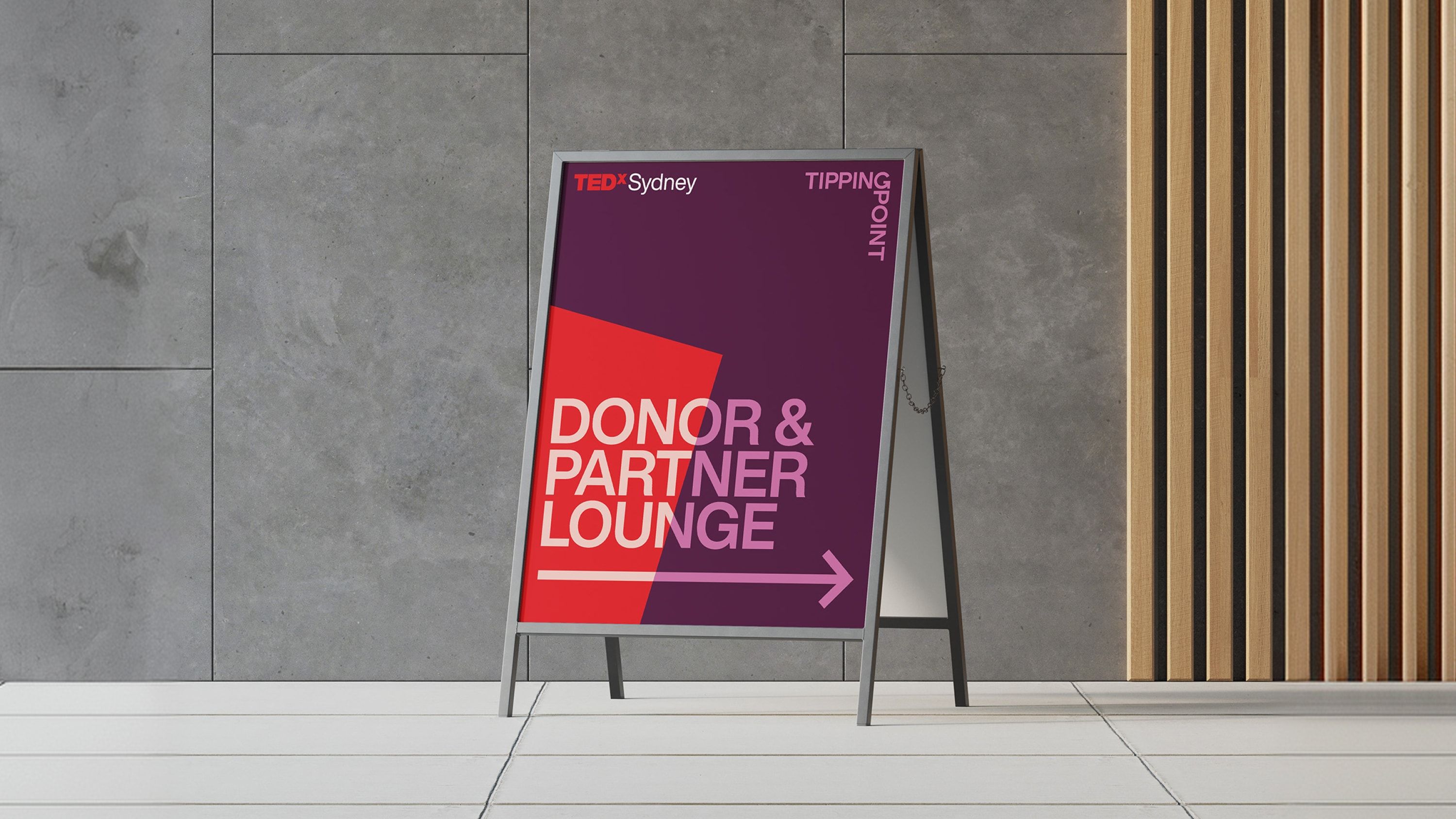 Sign pointing to donor and partner lounge.