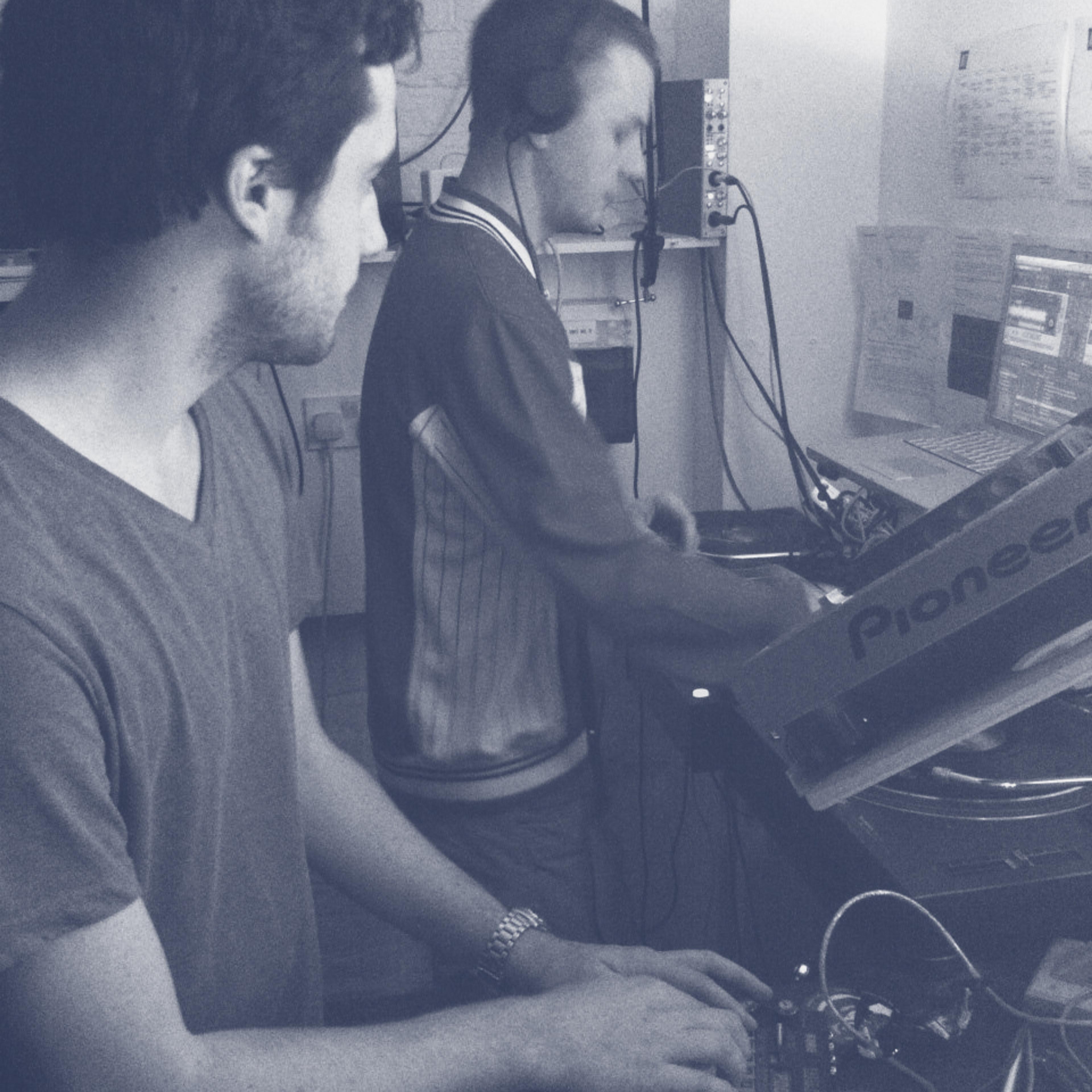 Naive Machine & Comma