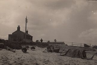 Net barrows and onlookers [P63]