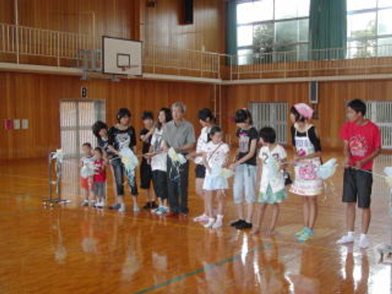 「テープカット」で…