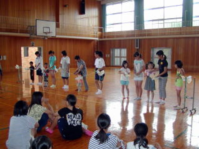 「テープカット」で…